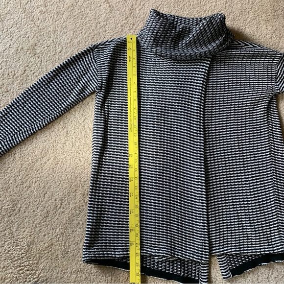 CAbi Fergie Split Black/White Turtleneck - Sz S - Picture 14 of 15